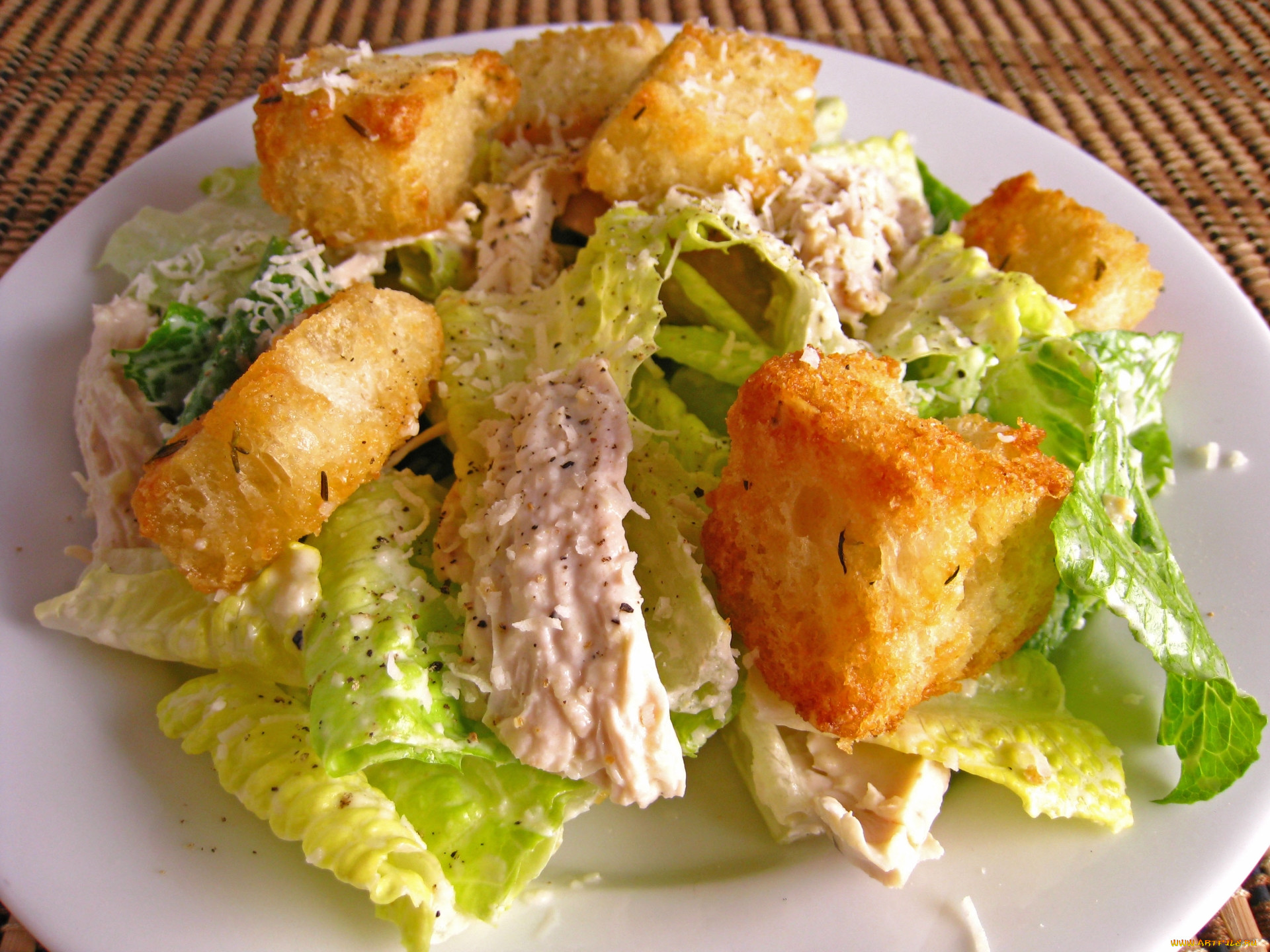 Немецкий салат с гренками